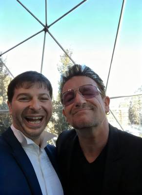 Пламен Русev с филантрофа и фронтмен на легендарния U2, Боно